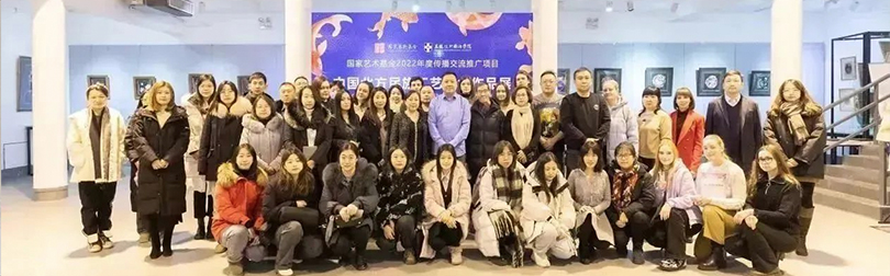 黑龙江外国语学院举办“中国北方民族工艺美术作品”展览